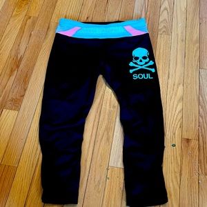 Size 8 Lululemon soulcycle cropped leggings